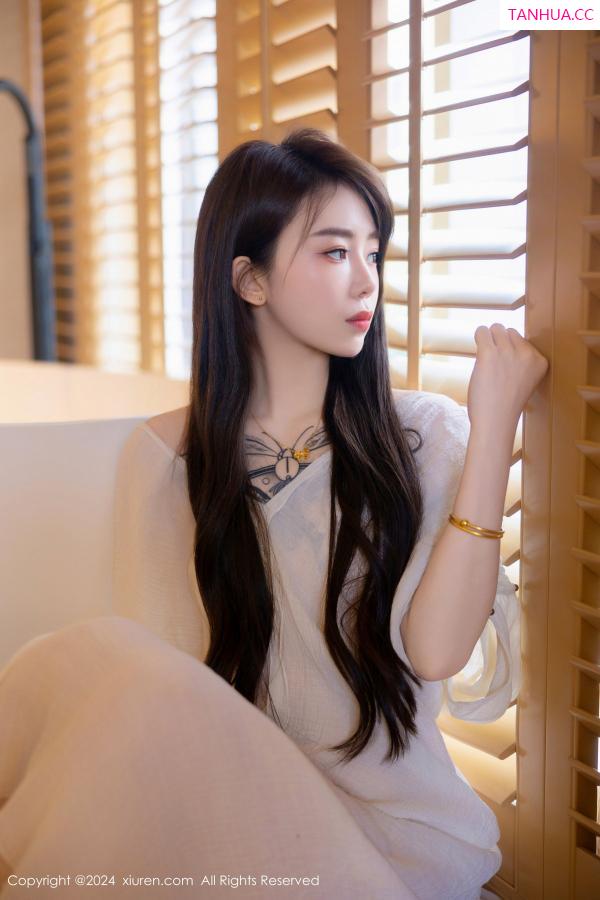   [XiuRen]高清写真图 2024.07.11 No.8842 夏竹 性感美腿第16张图片
